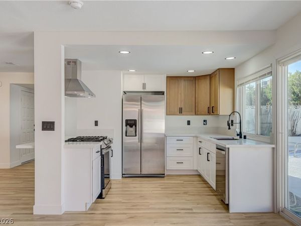 3846 Valley Meadow Drive , Las Vegas, NV 89120