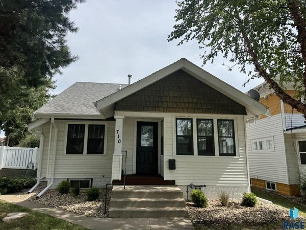 710 S Grange Ave, Sioux Falls, SD 57104