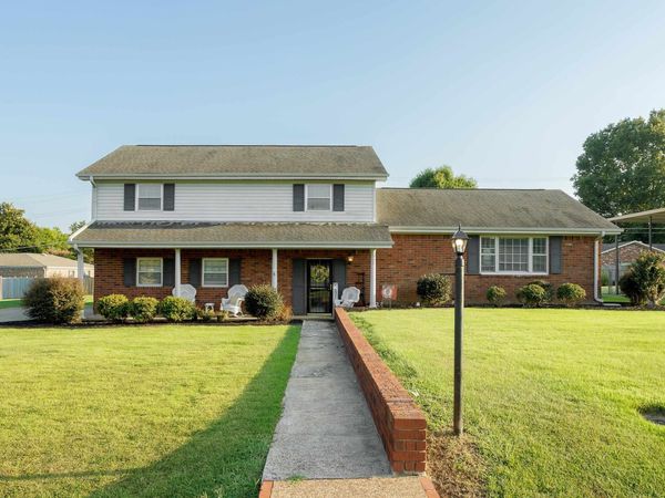 303 Laurel St, Tuscumbia, AL 35674