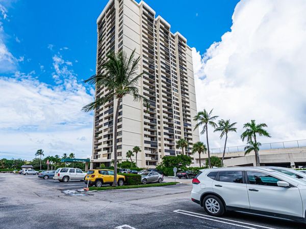 5600 N Flagler Drive, Unit 203, West Palm Beach, FL 33407