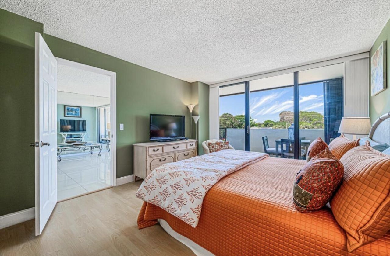5600 N Flagler Drive, Unit 203, West Palm Beach, FL 33407 Photo