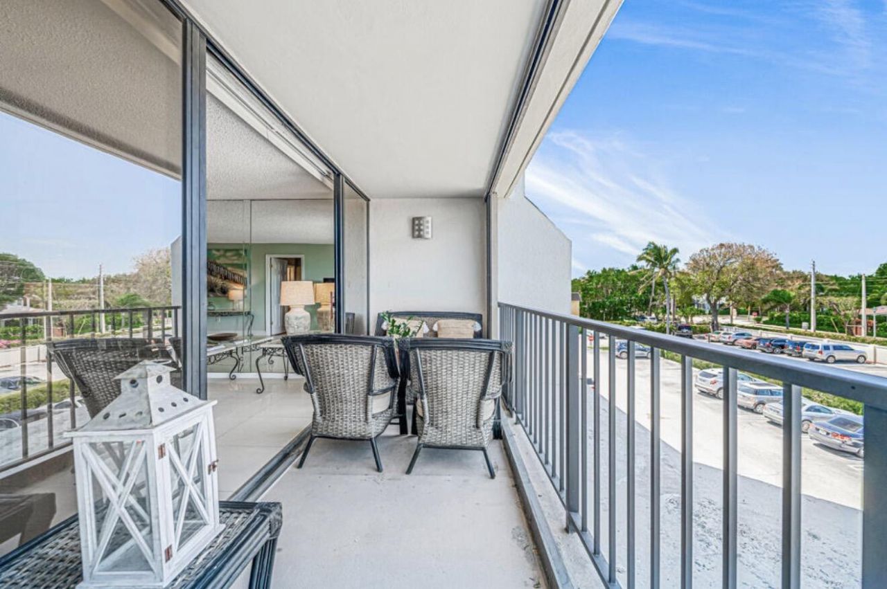 5600 N Flagler Drive, Unit 203, West Palm Beach, FL 33407 Photo