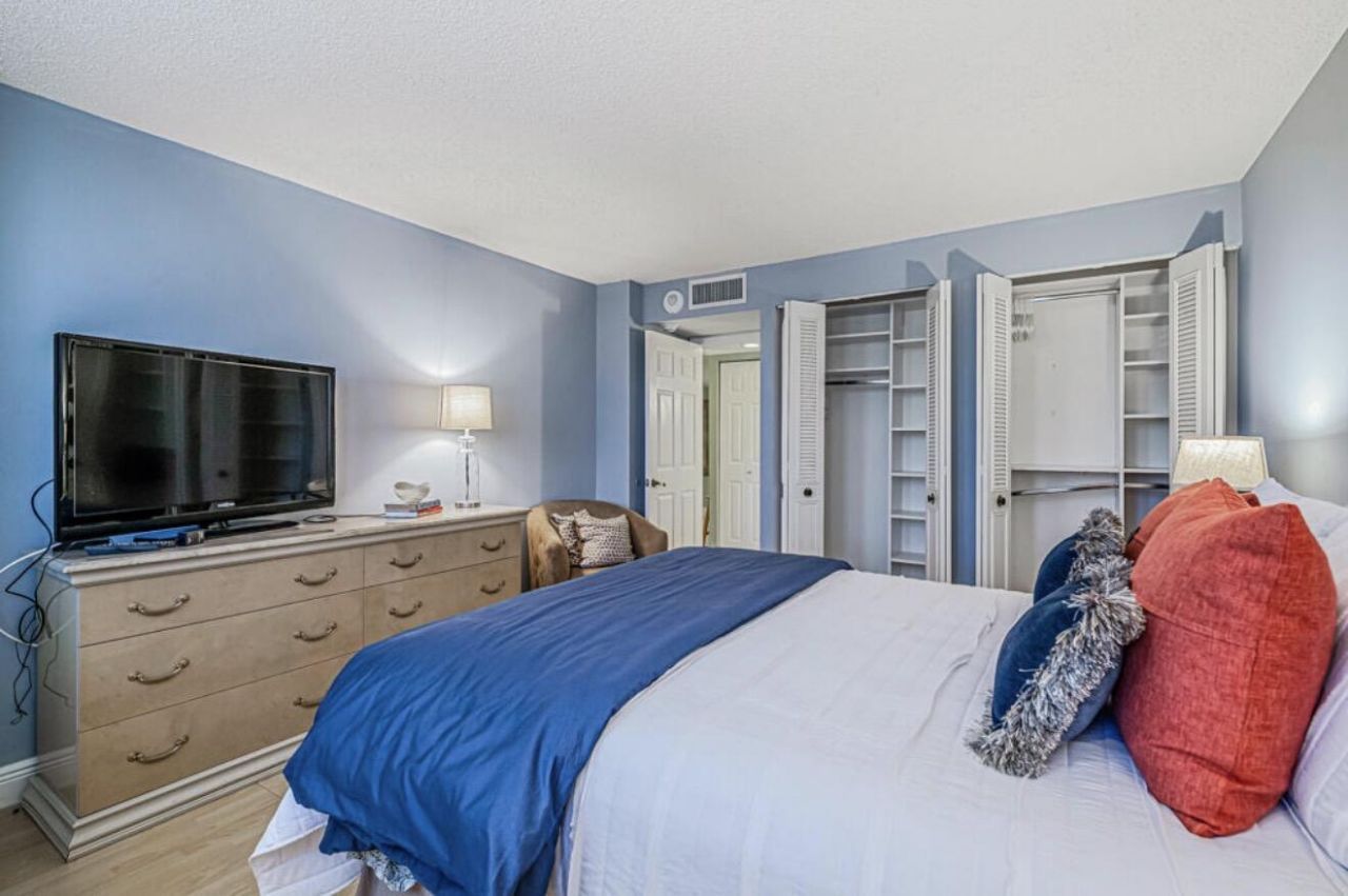 5600 N Flagler Drive, Unit 203, West Palm Beach, FL 33407 Photo