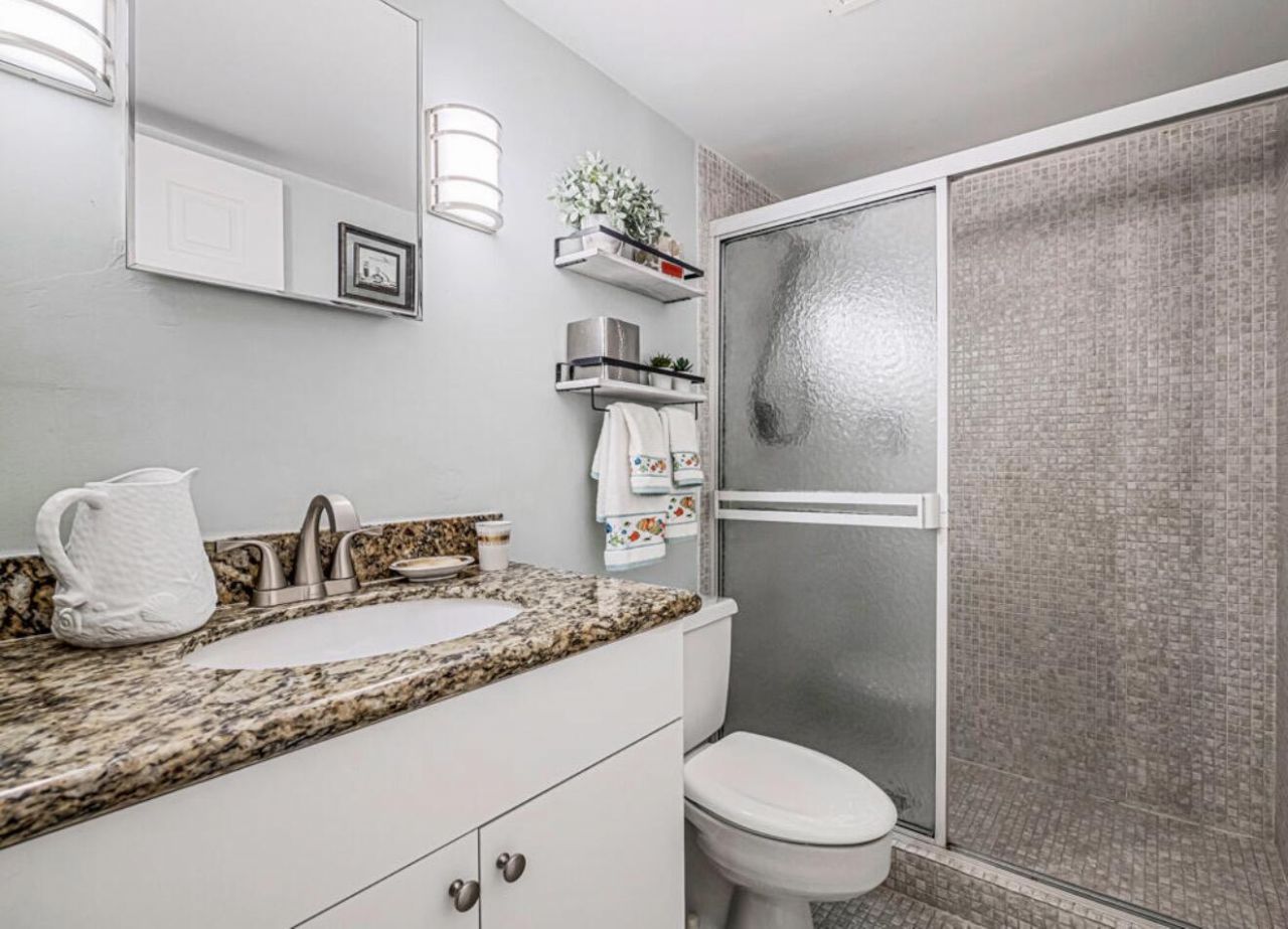5600 N Flagler Drive, Unit 203, West Palm Beach, FL 33407 Photo