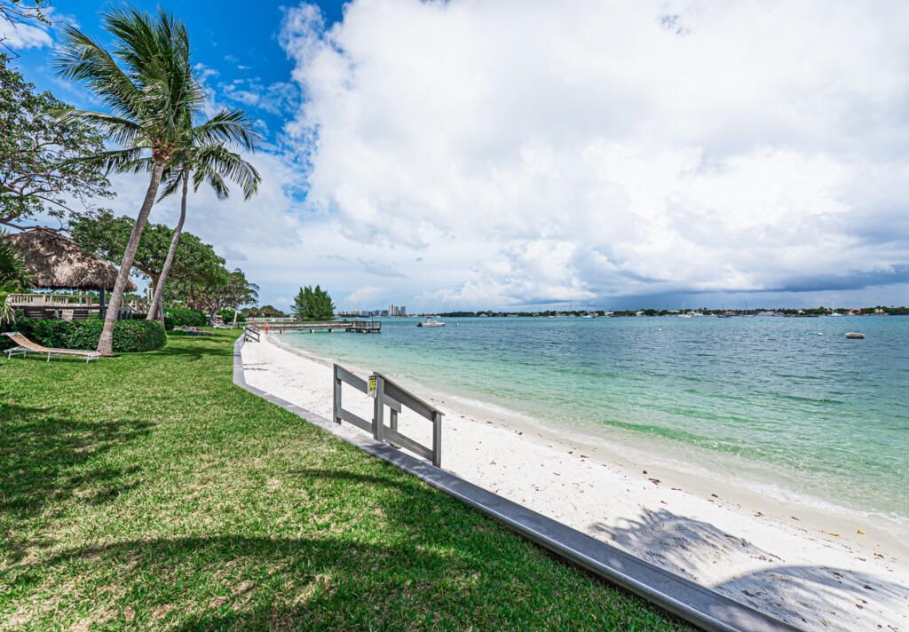 5600 N Flagler Drive, Unit 203, West Palm Beach, FL 33407 Photo
