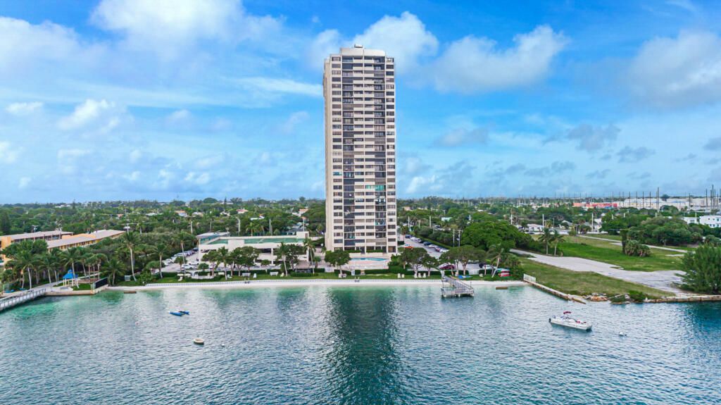 5600 N Flagler Drive, Unit 203, West Palm Beach, FL 33407 Photo