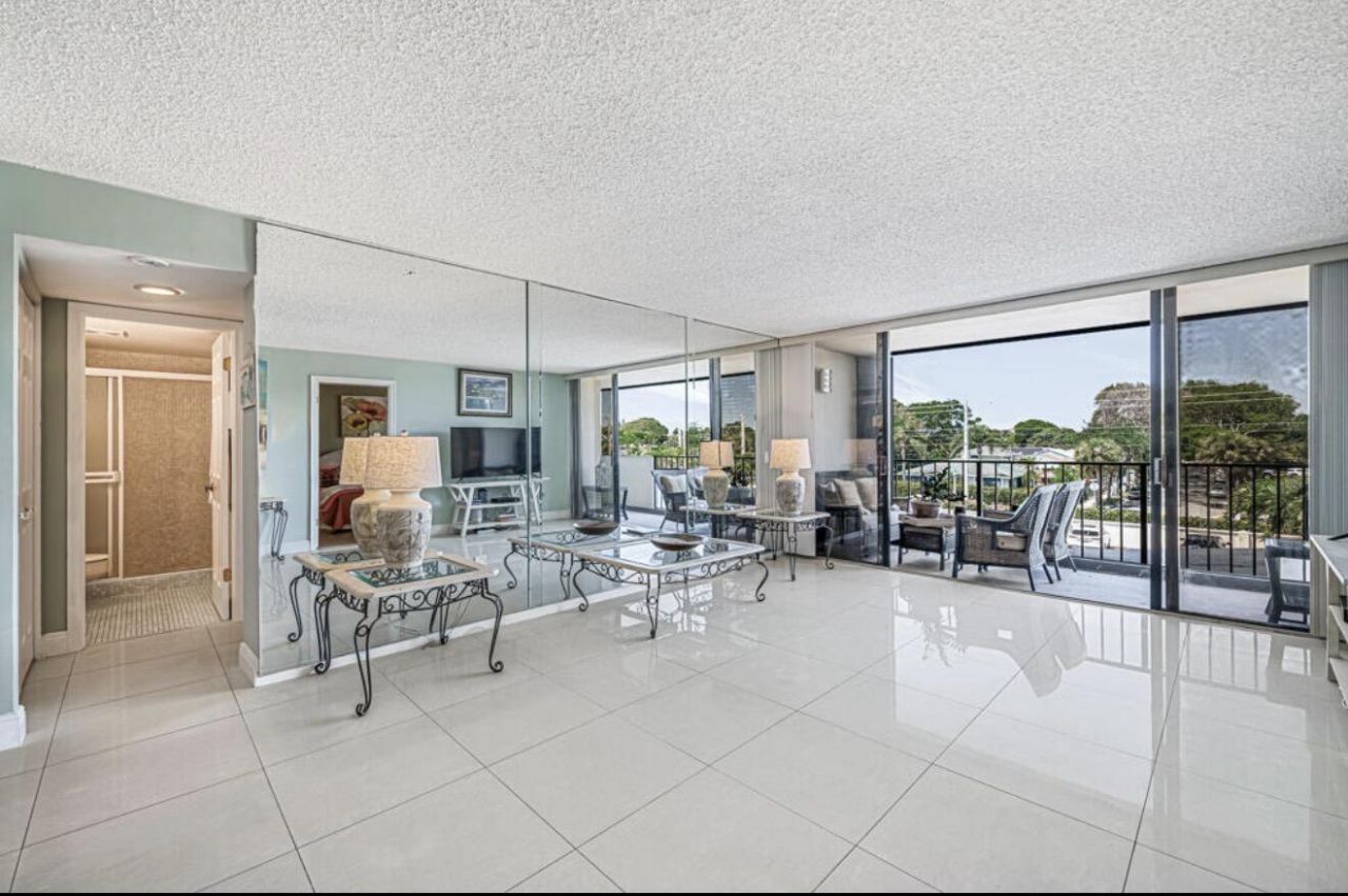 5600 N Flagler Drive, Unit 203, West Palm Beach, FL 33407 Photo