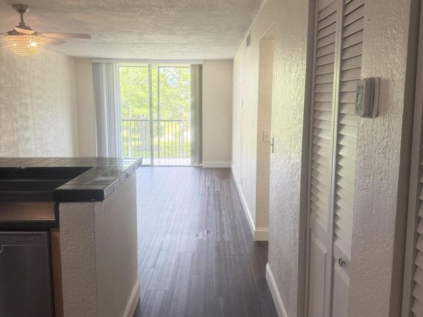 7710 NW 50th Street, Unit 304, Lauderhill, FL 33351