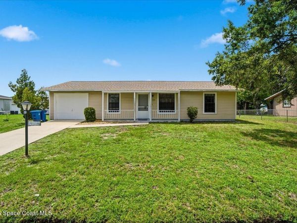 588 Tropicaire Avenue SW , Palm Bay, FL 32908