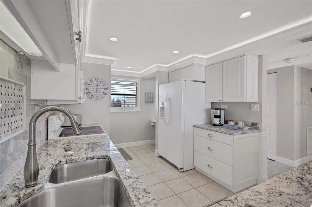 6480 Midnight Pass Road, Unit 612, Sarasota, FL 34242 Photo