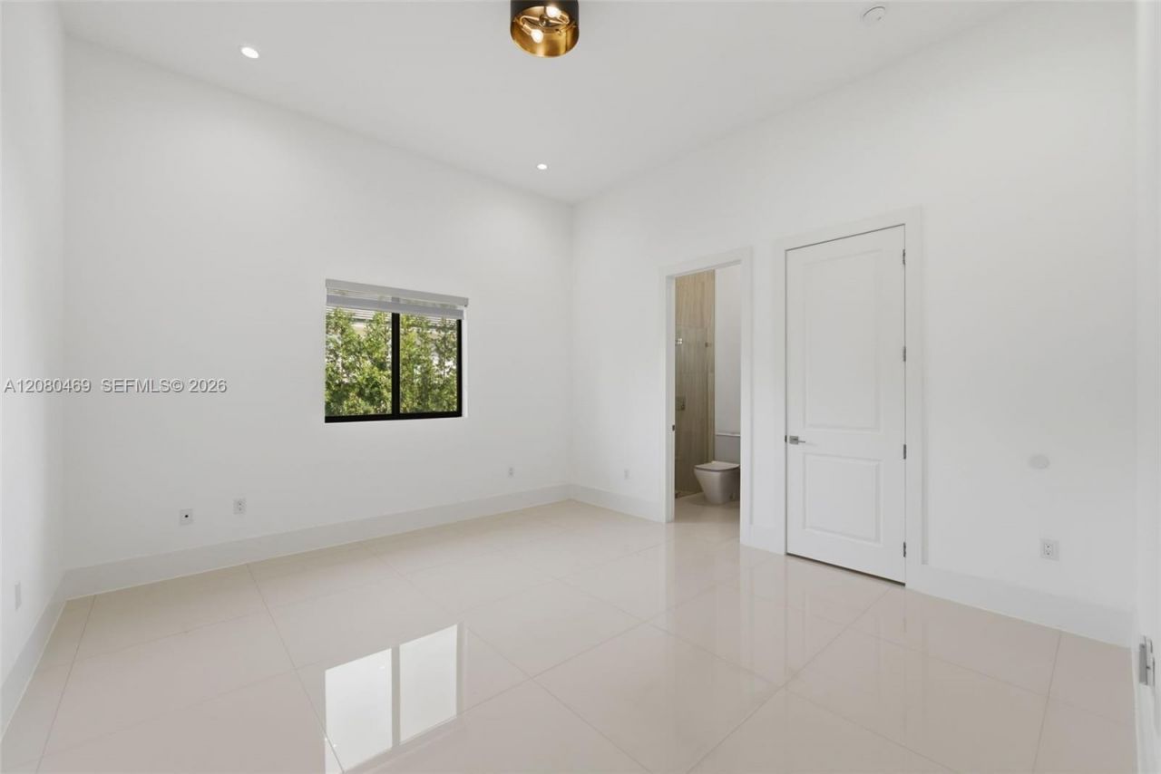 10005 SW 66th St , Miami, FL 33173 Photo