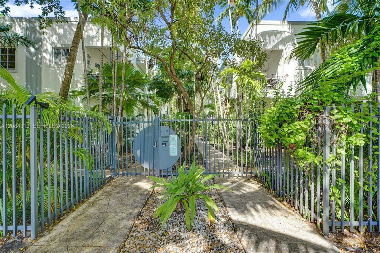 736 Lenox Ave, Unit B7, Miami Beach, FL 33139 Main Photo