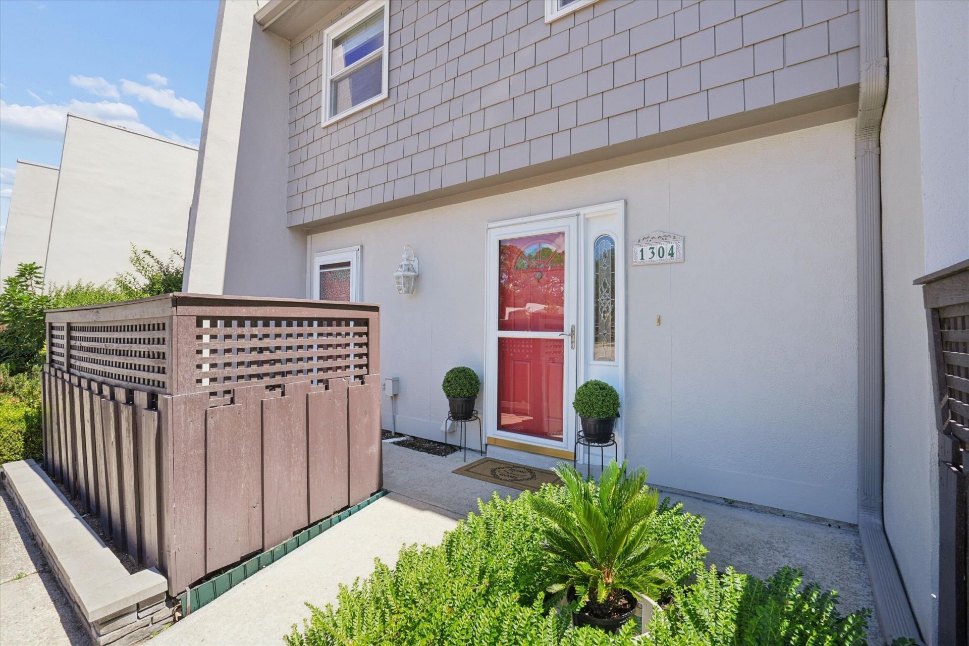 1304 Ventura Place Photo 4