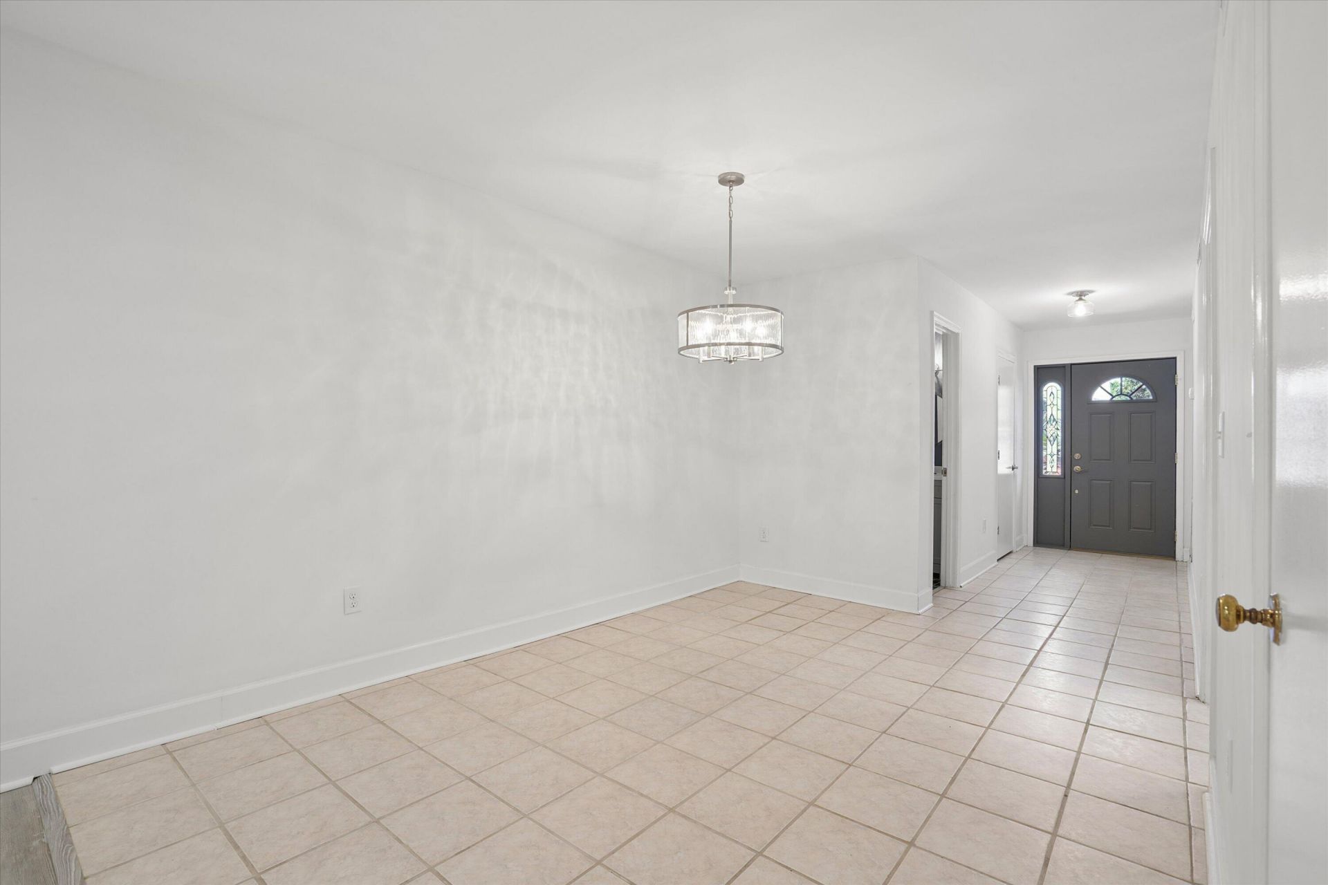 1304 Ventura Place Photo 8