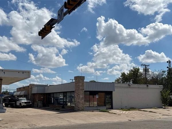 400 W Brown Street, Ennis, TX 75119