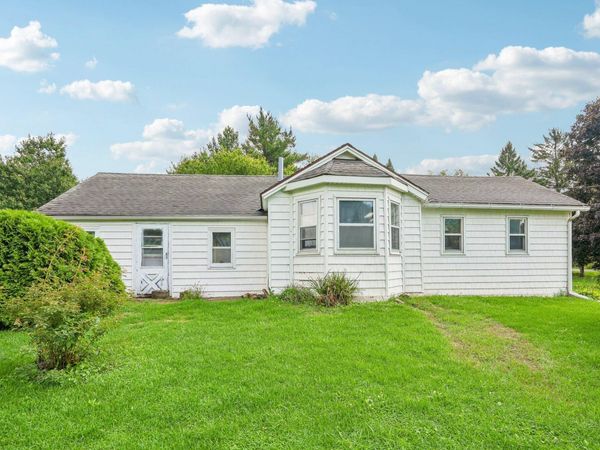 N1510 Six Corners Rd, Walworth, WI 53184