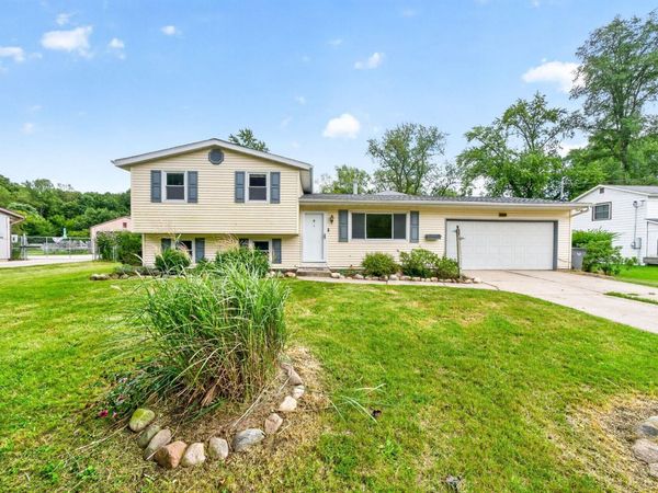 51444 Kenilworth Road, South Bend, IN 46637