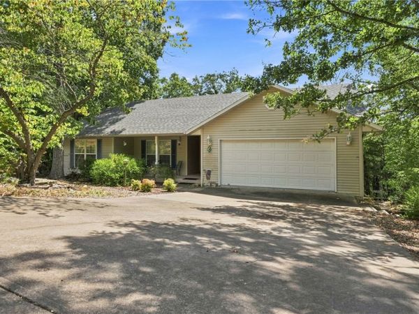 16 Twin Peak Drive , Holiday Island, AR 72631