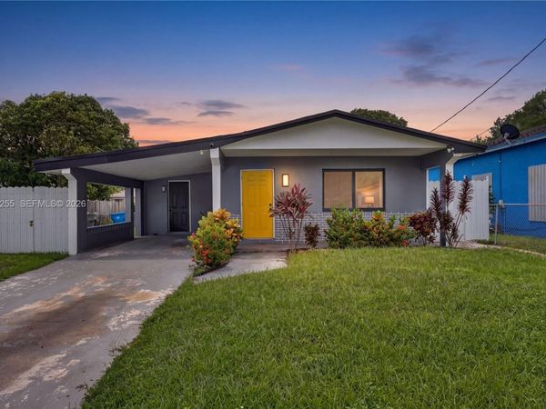 5724 SW 18th St , West Park, FL 33023