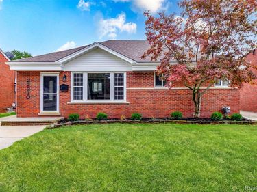 22330 E 12 Mile Road , St Clair Shores, Mi 48081