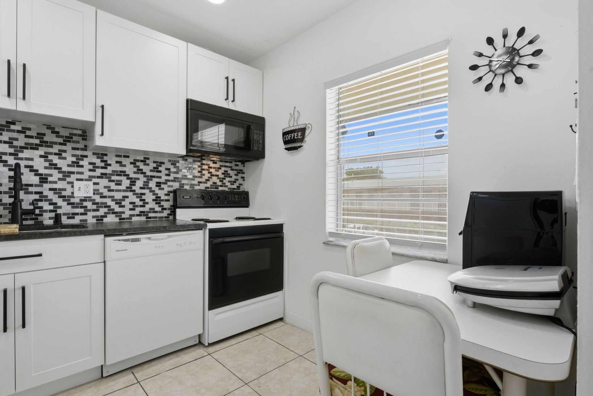 7505 NW 5th Place, Unit 203, Margate, FL 33063 Photo