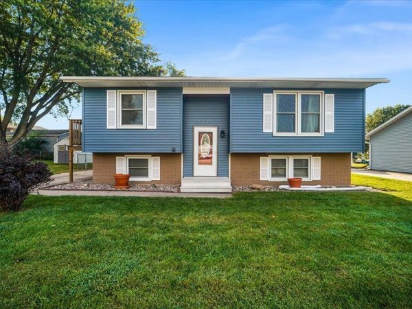 1019 Fleur Dr , Waterloo, IA 50701
