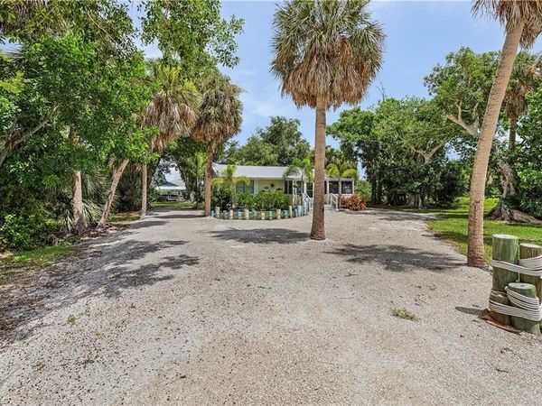 3300 6th AVE , ST. JAMES CITY, FL 33956