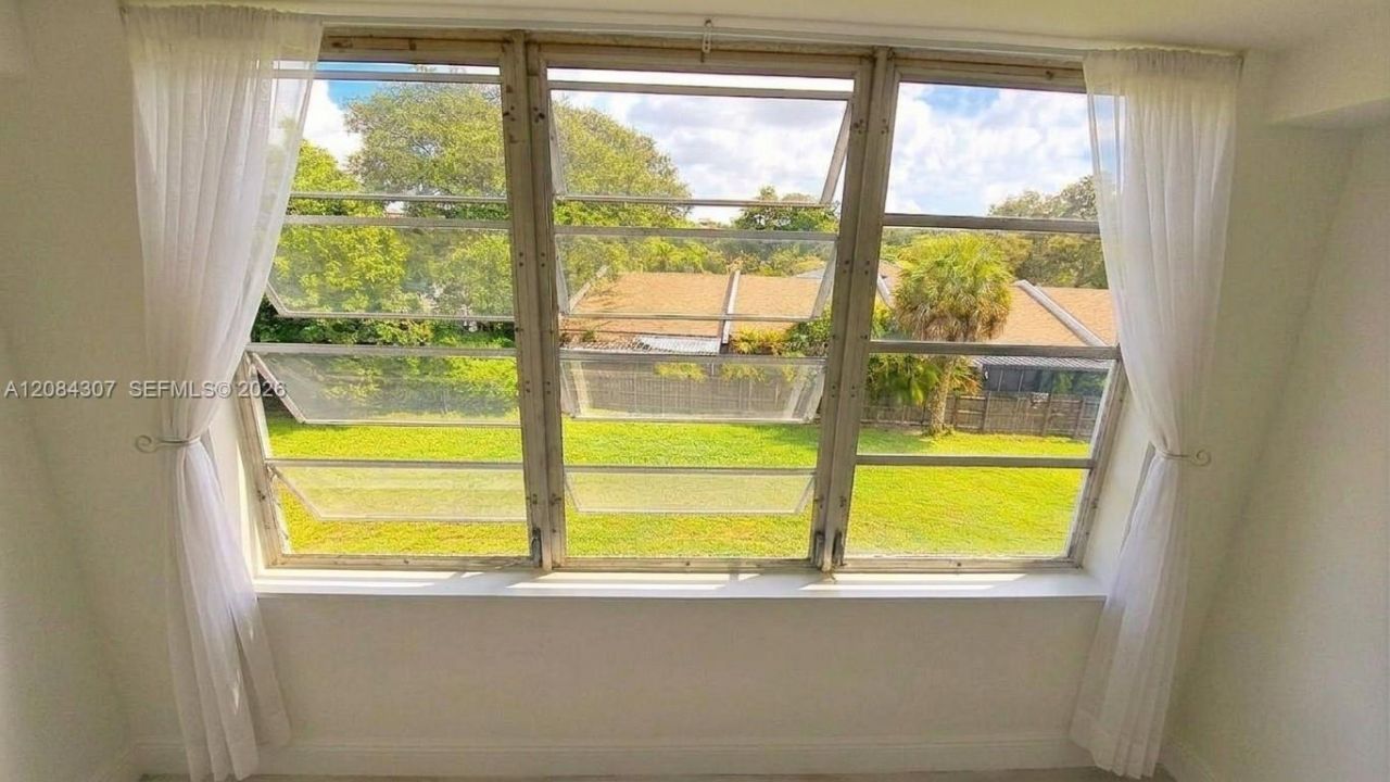 445 NE 195th St , Unit 332, Miami, FL 33179 Photo