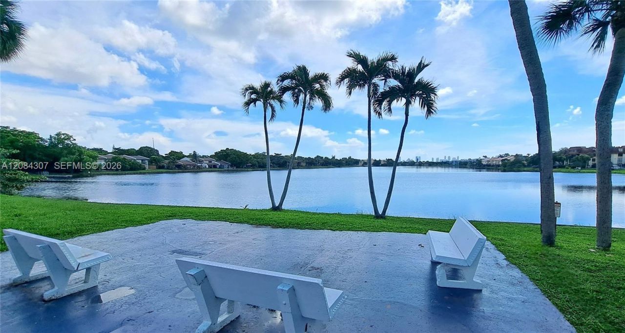 445 NE 195th St , Unit 332, Miami, FL 33179 Photo