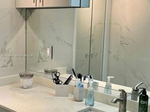 329 SE 3rd St, Unit 405T, Hallandale Beach, FL 33009