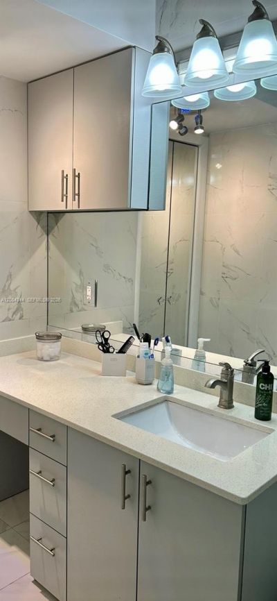 329 SE 3rd St , Unit 405T, Hallandale Beach, FL 33009 Photo