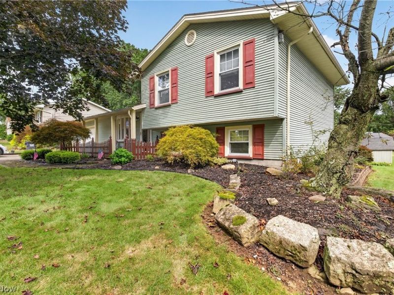 2379 Oak Trace Street, Youngstown, OH 44515 Photo 3