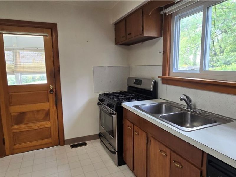 415 Liberty Street, Shreve, OH 44676 Photo 4