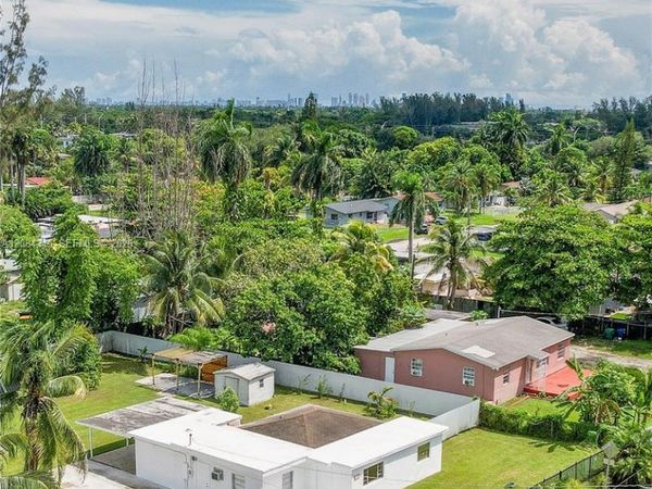 1843 NW 107th St , Miami, FL 33167