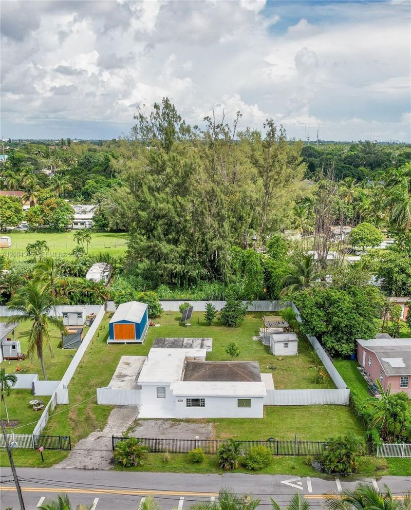 1843 NW 107th St, Miami, FL 33167 Photo