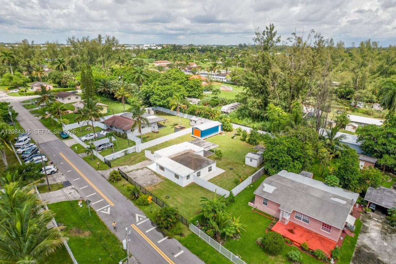 1843 NW 107th St, Miami, FL 33167 Photo