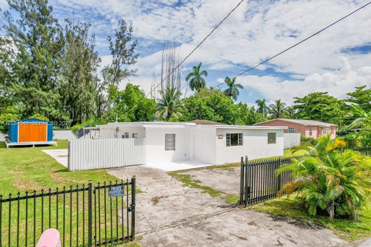 1843 NW 107th St, Miami, FL 33167 Photo
