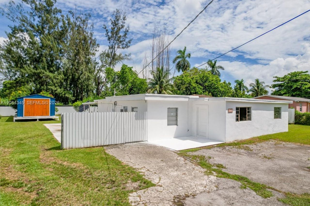 1843 NW 107th St, Miami, FL 33167 Photo