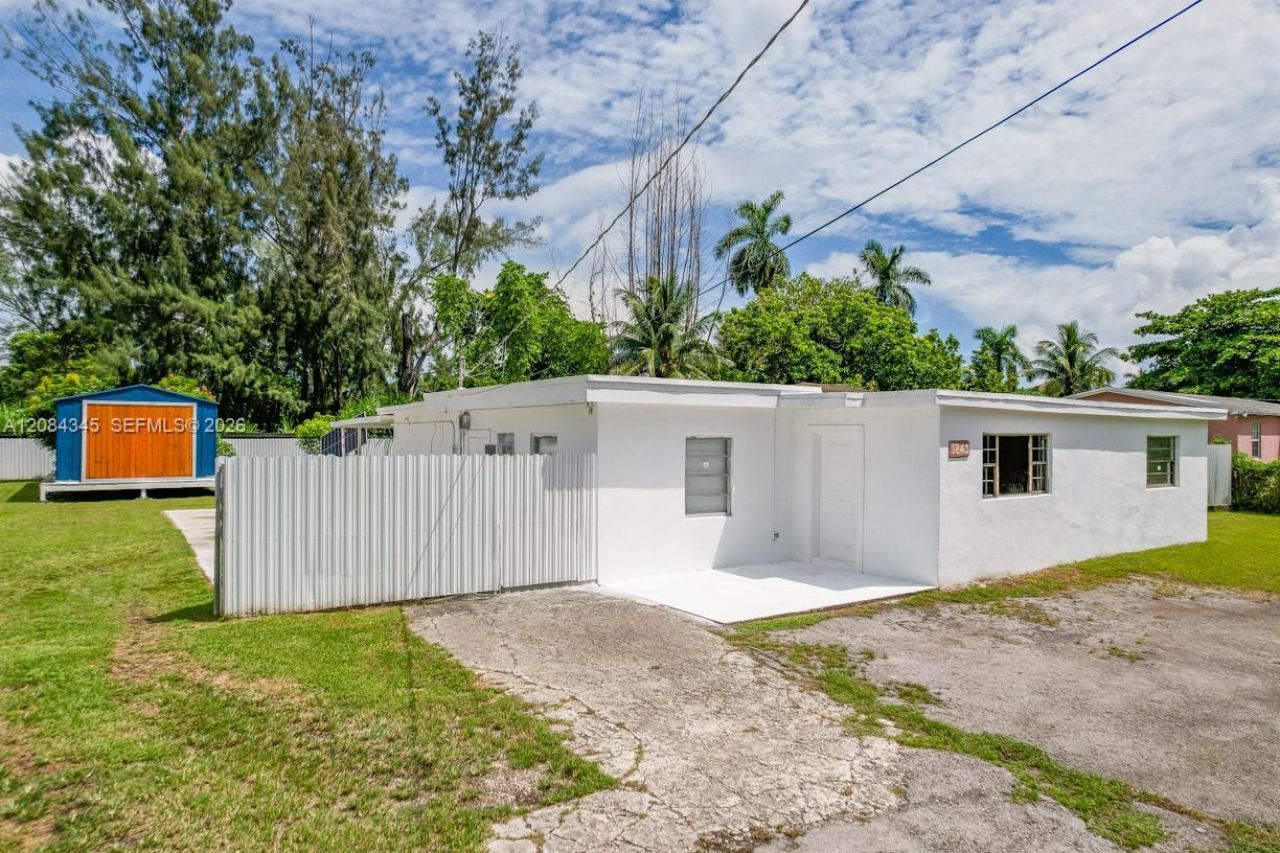1843 NW 107th St, Miami, FL 33167 Photo
