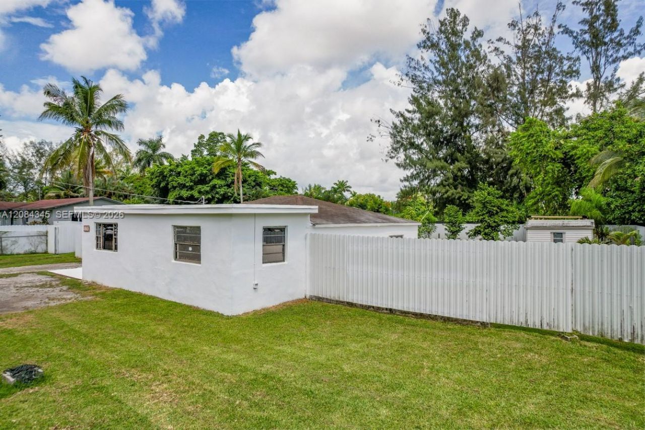 1843 NW 107th St, Miami, FL 33167 Photo