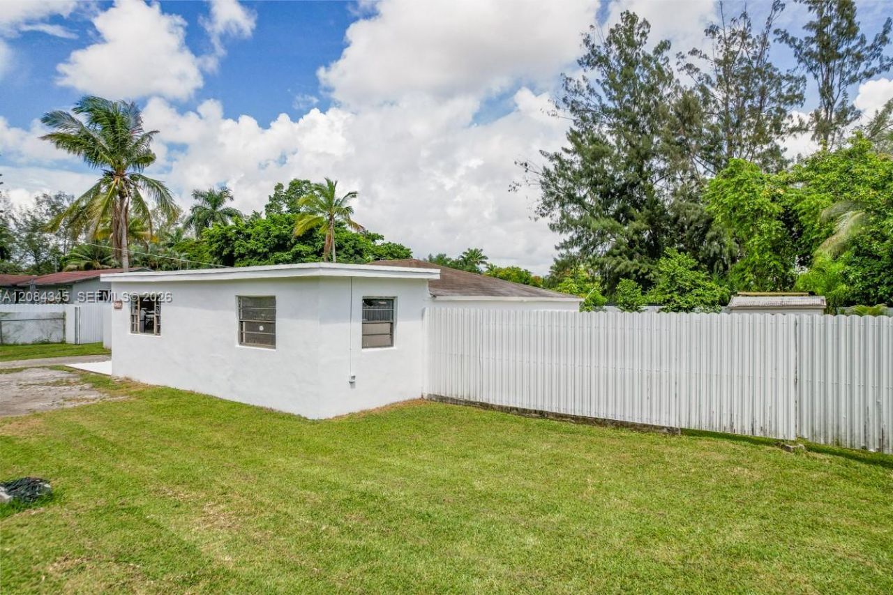 1843 NW 107th St, Miami, FL 33167 Photo
