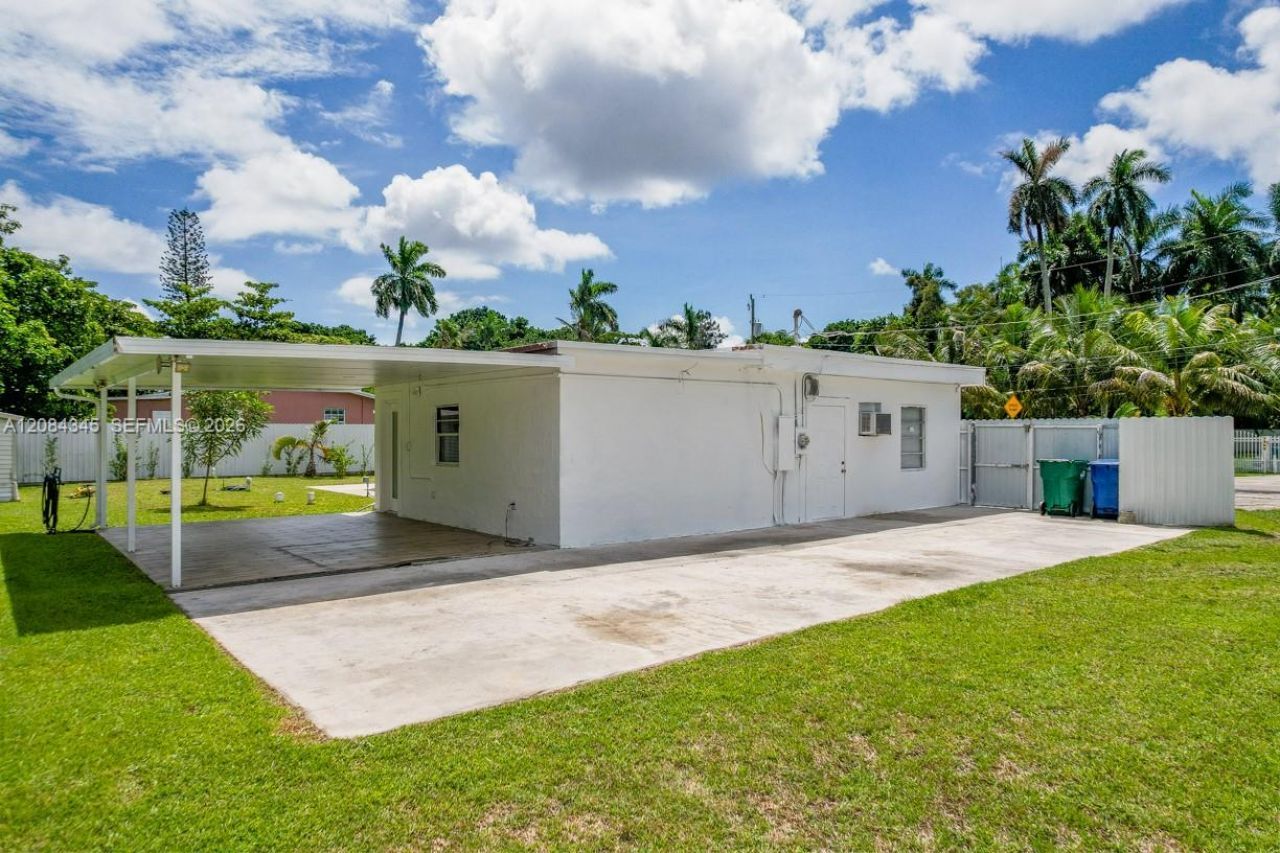 1843 NW 107th St, Miami, FL 33167 Photo
