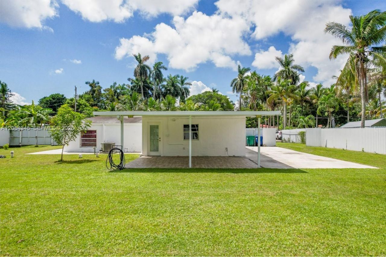 1843 NW 107th St, Miami, FL 33167 Photo