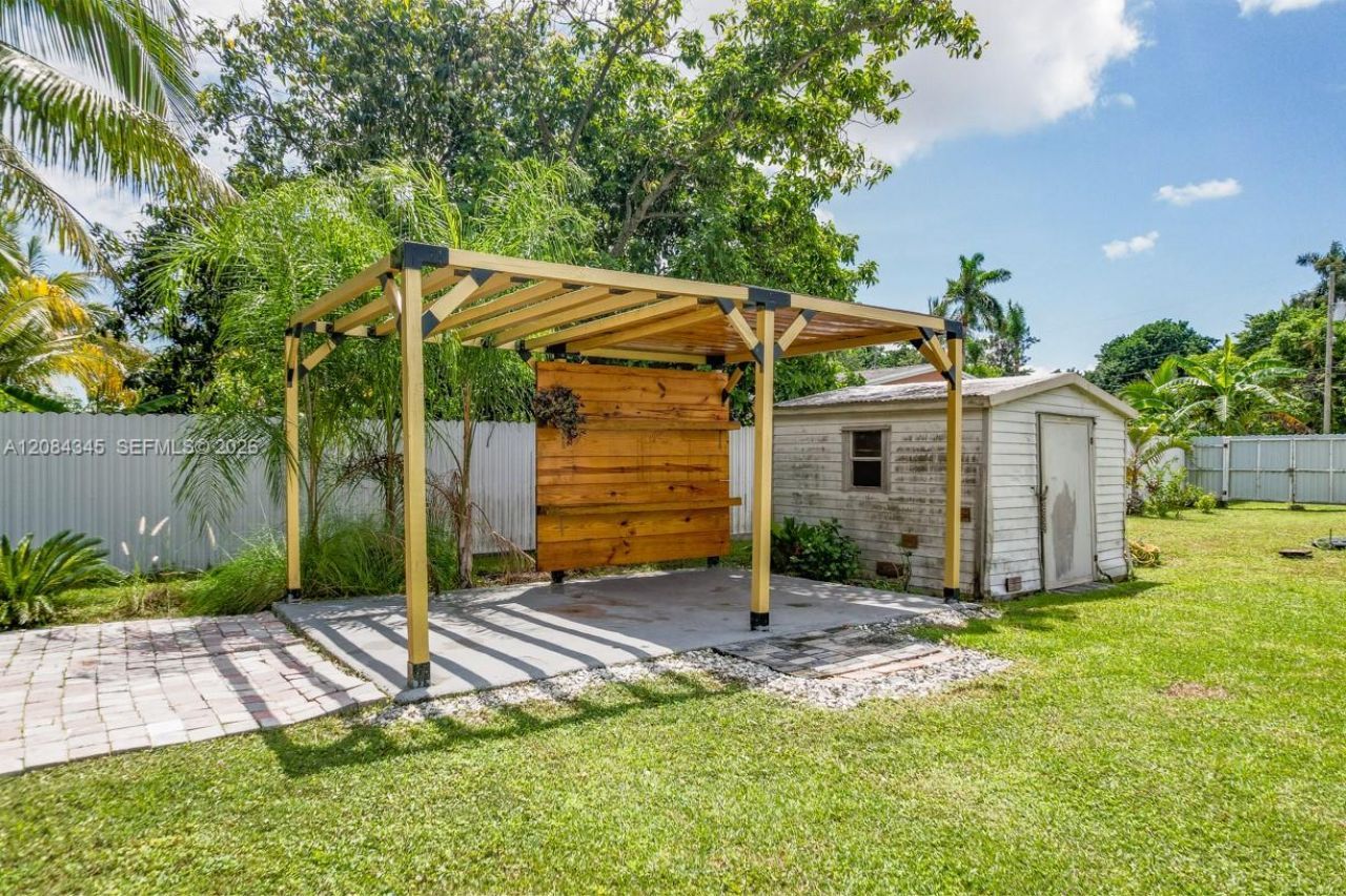 1843 NW 107th St, Miami, FL 33167 Photo