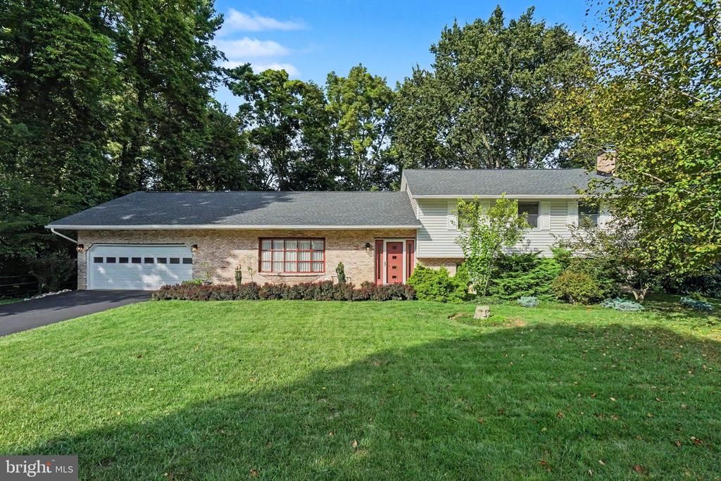 819 MEADOW LANE , CAMP HILL, PA 17011