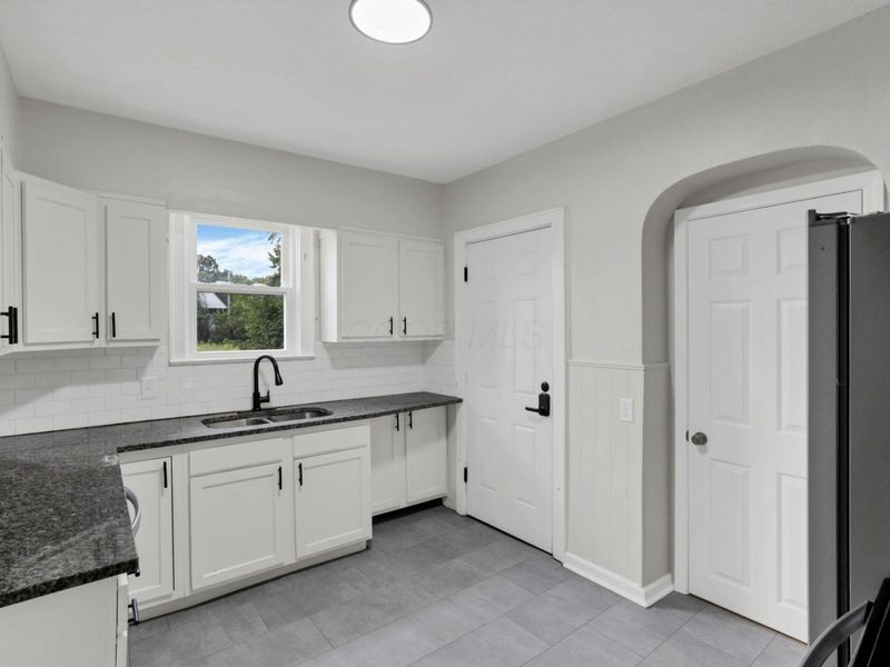 2365 N Stelzer Road, Columbus, OH 43219 Photo 12