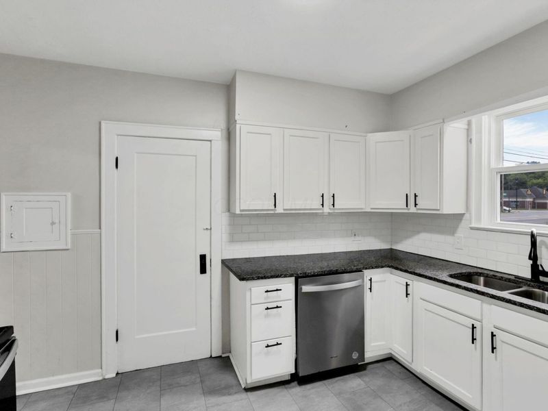 2365 N Stelzer Road, Columbus, OH 43219 Photo 14