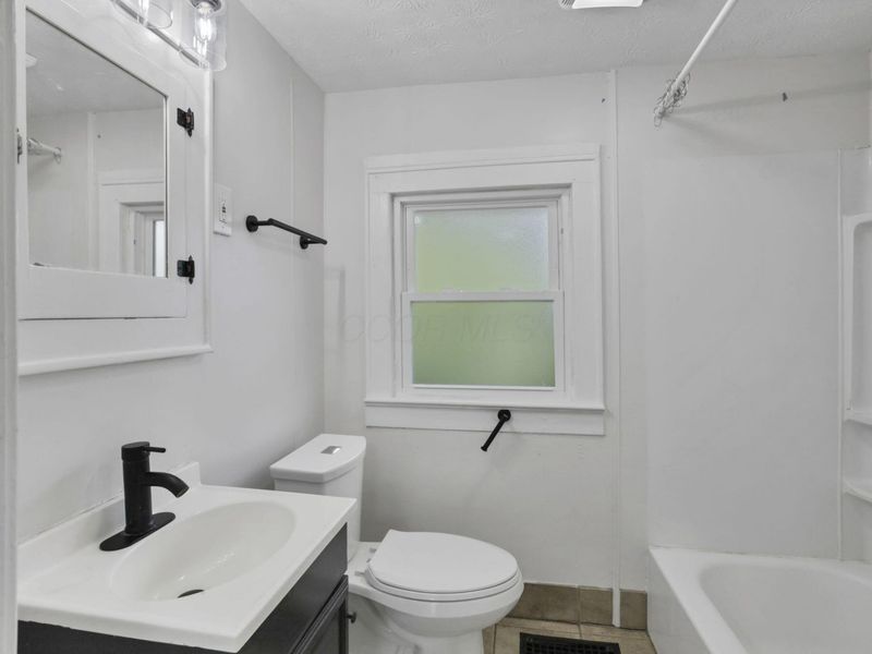2365 N Stelzer Road, Columbus, OH 43219 Photo 30