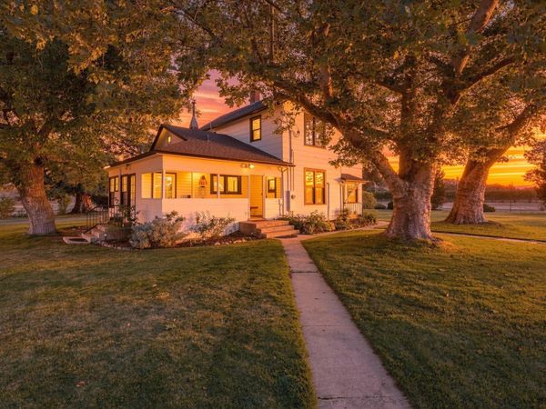 1098 Nick Young Road, Eagle Point, OR 97524