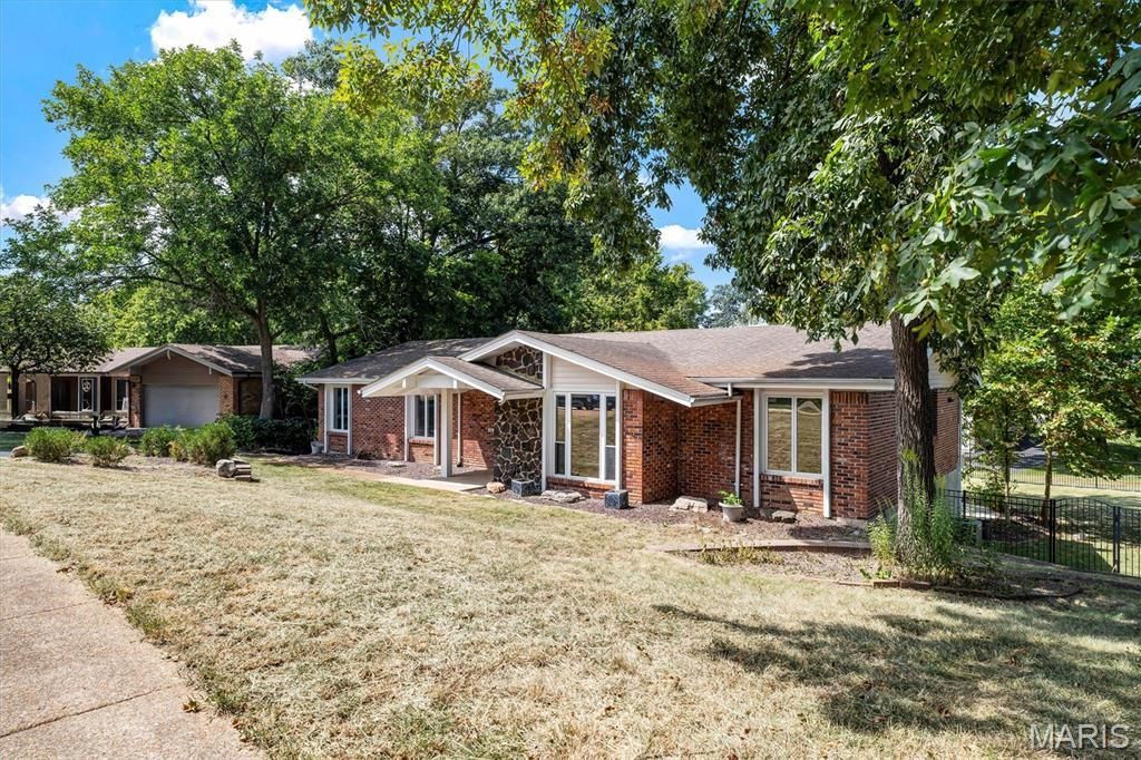 605 Forrester Drive , Ballwin, MO 63011 Main Photo